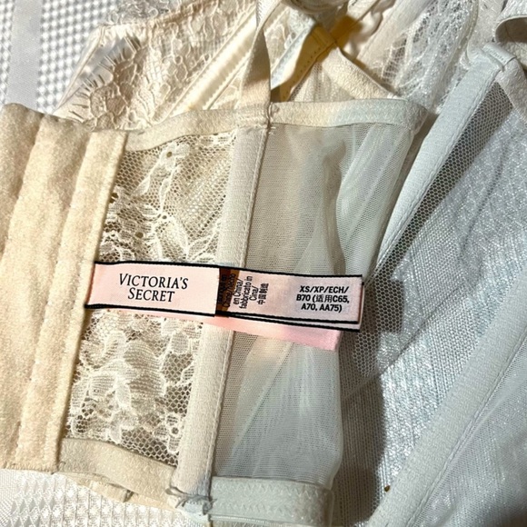 Vintage Victoria Secret Corset - Picture 4 of 6